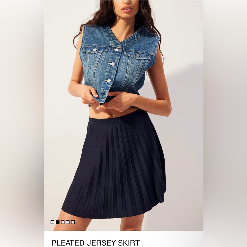 Pleated navy flow tennis skirt